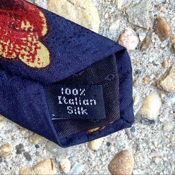 Halston 100% Silk Capricorn Zodiac Tie - Picture 3 of 7